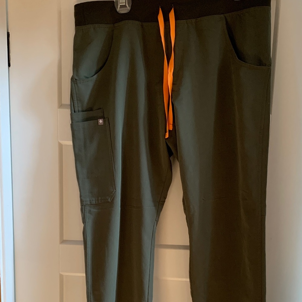 Figs scrubs pants L